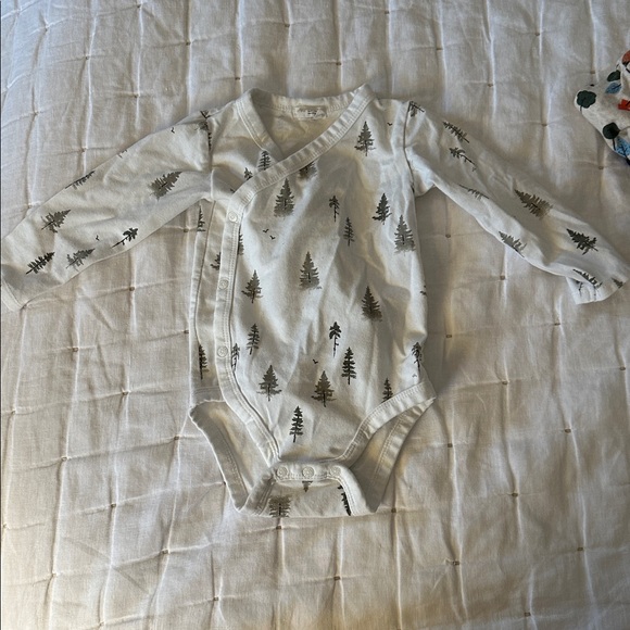8 piece 6-9mo. Cozy Baby Boy Clothes (029) - Picture 12 of 16
